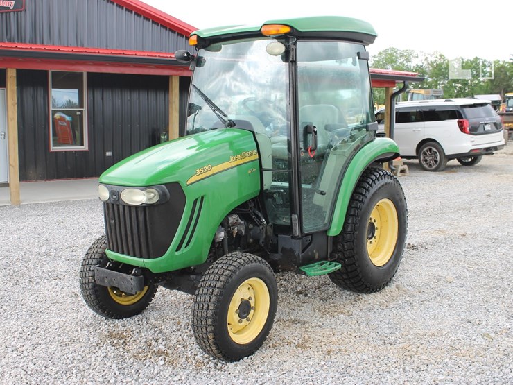john-deere-3520-image-1
