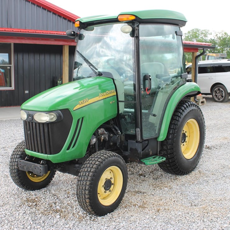 JOHN DEERE 3520