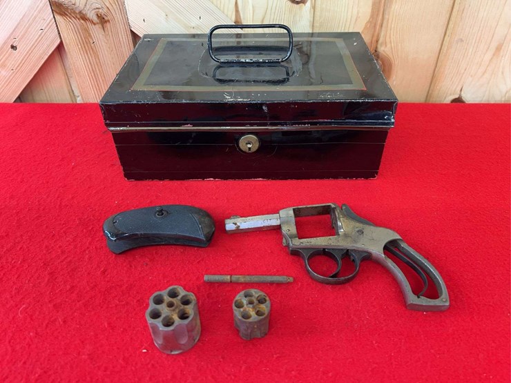 h&r-arms-company-safety-hammer-double-action-revolver,-.32-s&w-image-1