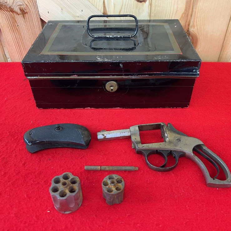 H&R Arms Company Safety Hammer Double Action Revolver, .32 S&W