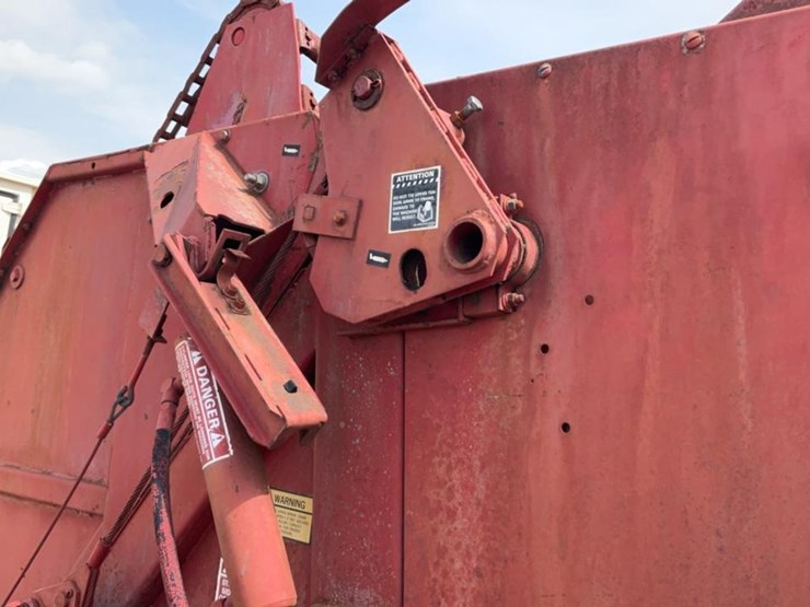 new-holland-847-image-23