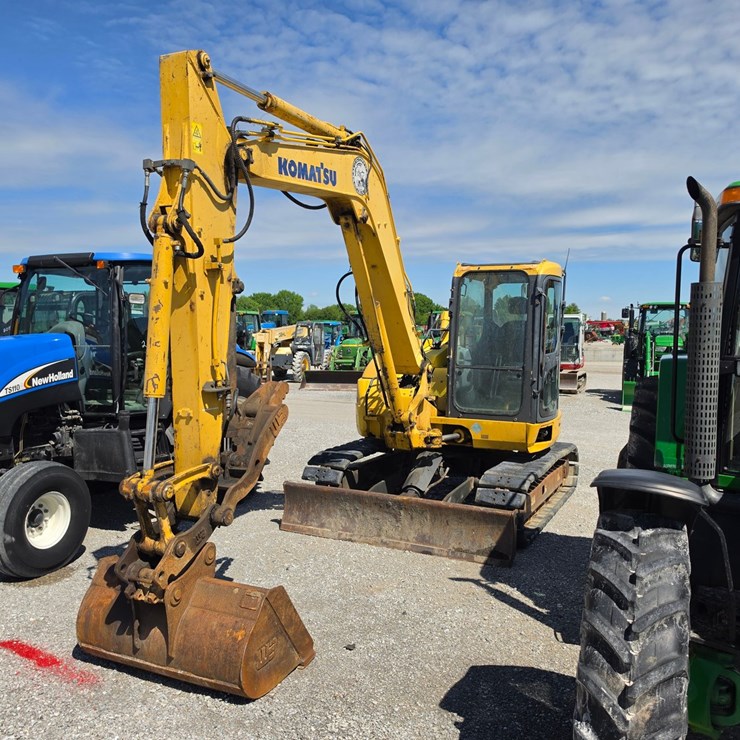 2013 KOMATSU PC88MR-8