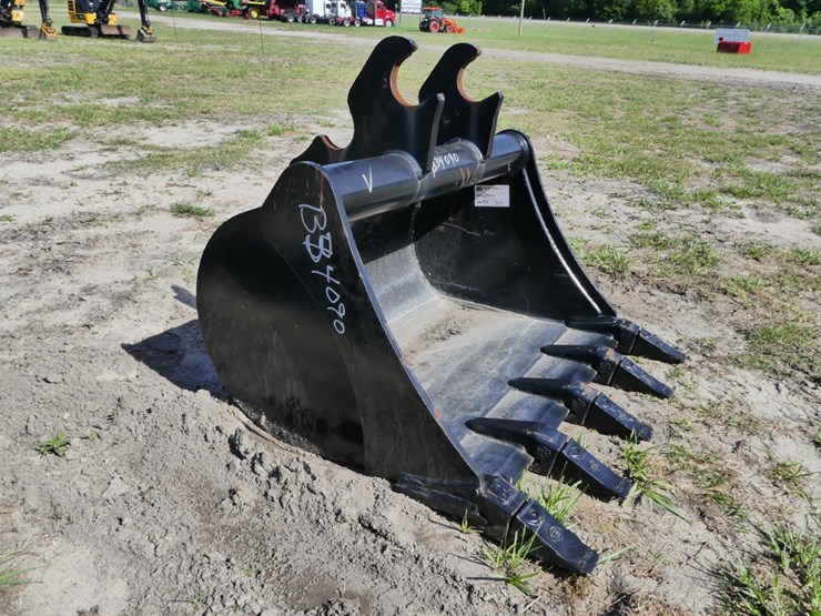 30"-excavator-bucket-image-1