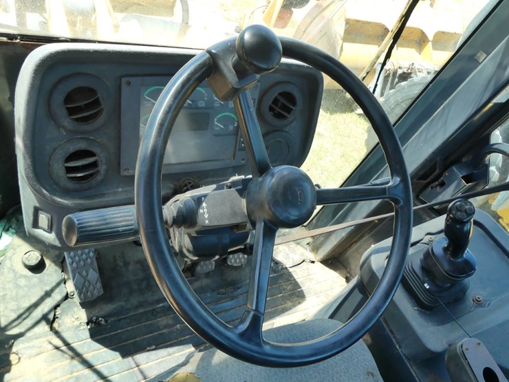 2004-deere-444j-image-12