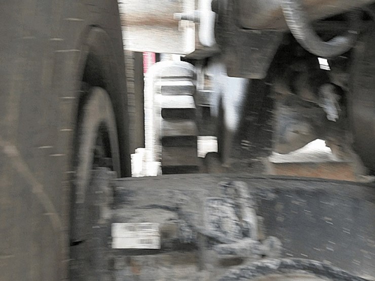 2017-mack-granite-gu713-image-21