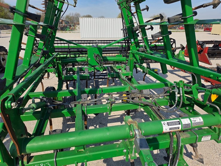 2011-john-deere-2210-image-4
