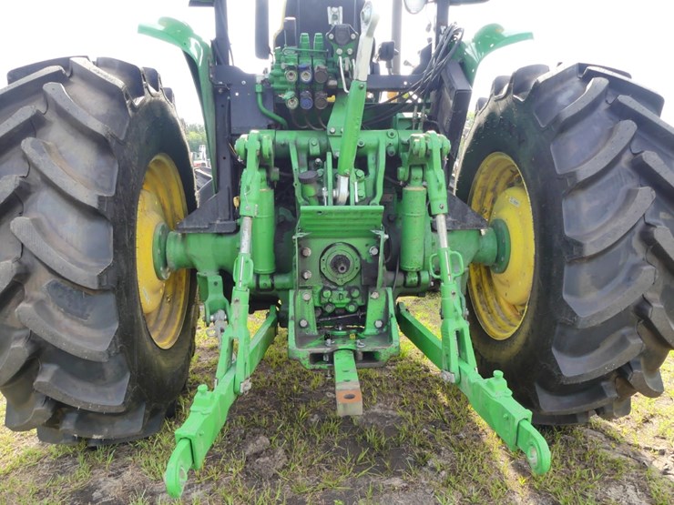 2023-john-deere-5105m-image-5
