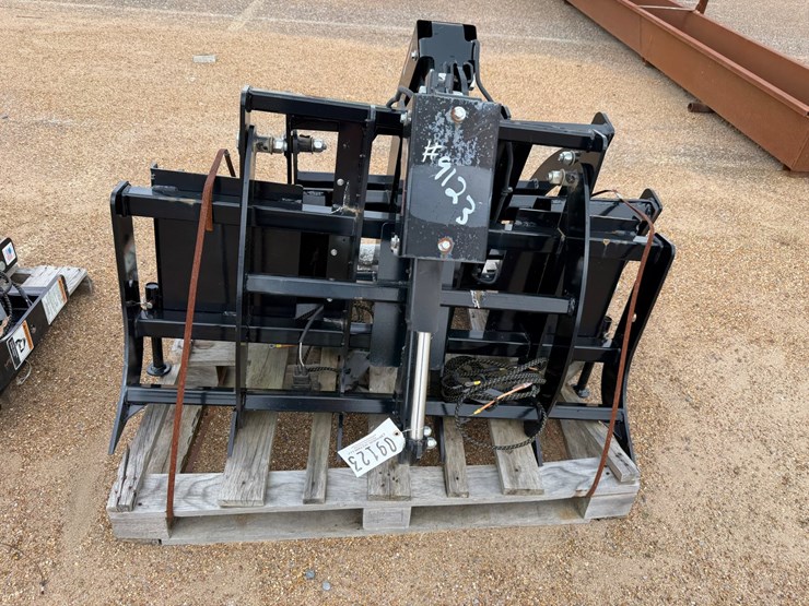 #9123-•-worksaver-48"-skid-steer-grapple(electric-control)-image-1