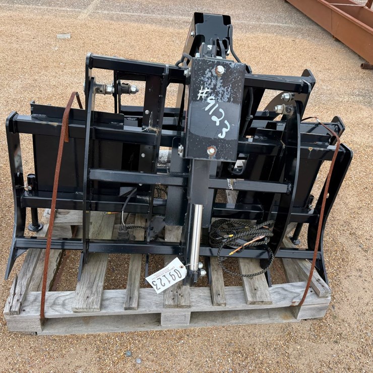 #9123 • Worksaver 48" Skid Steer Grapple(electric control)