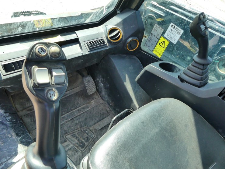 jcb-3ts-8t-image-13