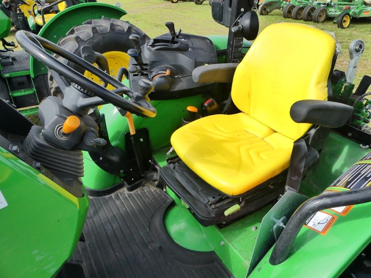 2024-john-deere-5120m-image-10