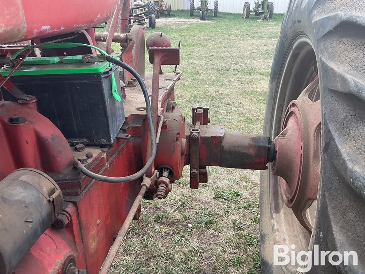 1952-farmall-super-m-2wd-tractor-image-16