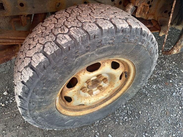 2011-ford-f150-xl-image-11