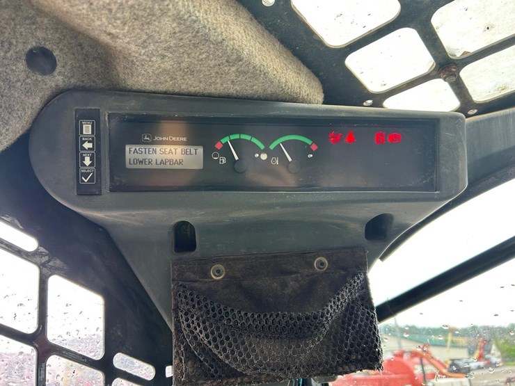 2021-deere-331g-image-23