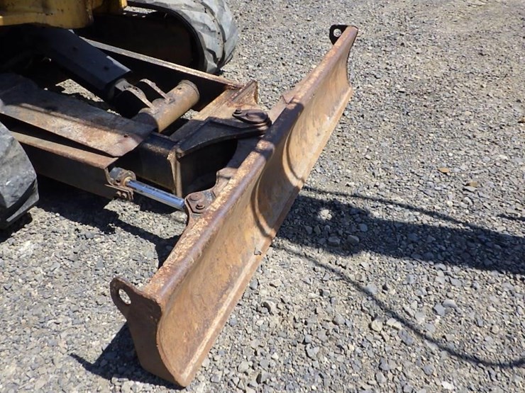 2012-john-deere-60d-image-31