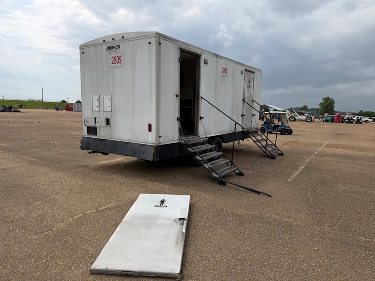 #9109-•-bumper-pull-restroom-trailer--no-title-image-7