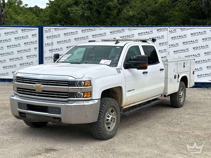 2016-chevrolet-silverado-2500hd-image-1