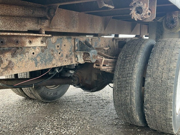#1952-•-2000-gmc-6500-flatbed-truck-image-50