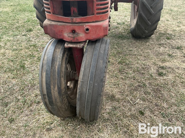 1952-farmall-super-m-2wd-tractor-image-11