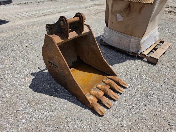 komatsu-pc88mr-8-image-1