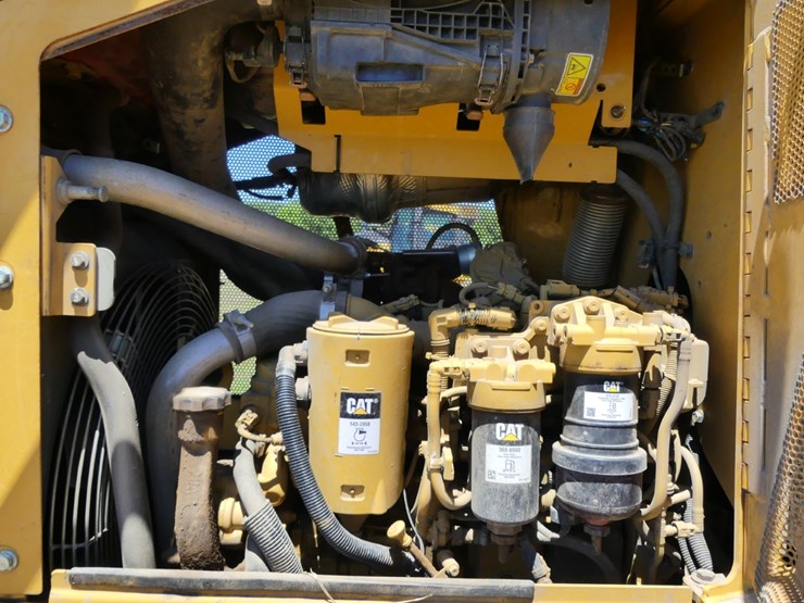 2016-caterpillar-d5k2-image-10
