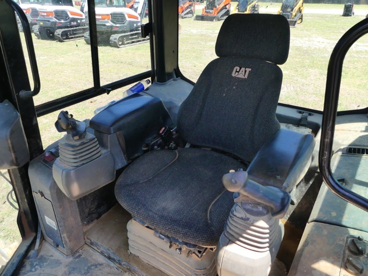 2015-caterpillar-d3k2-image-12