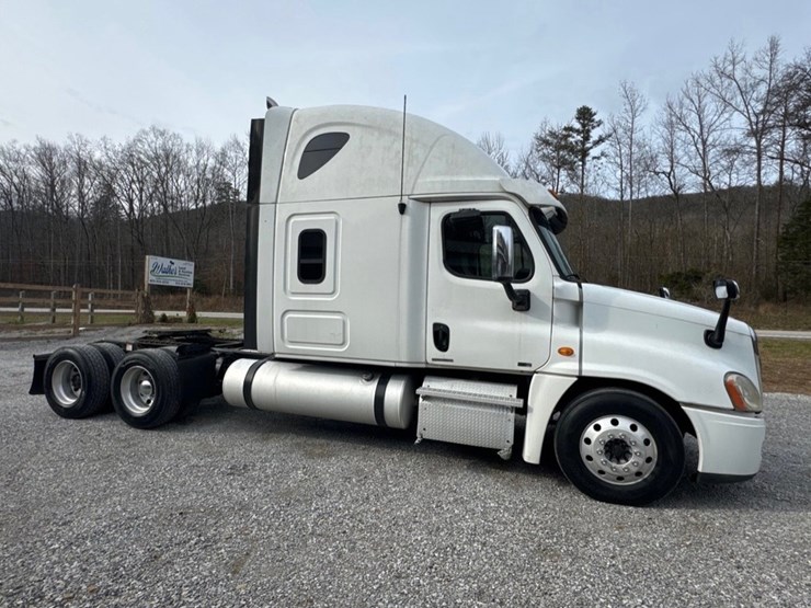 2012-freightliner-cascadia-125-image-6