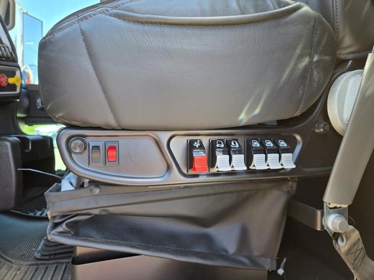 2026-kenworth-t800-image-11
