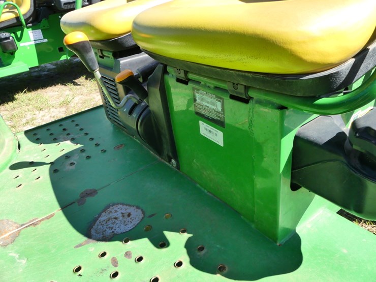 2021-john-deere-gator-image-10