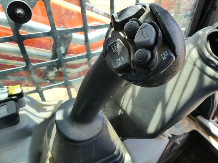 2024-kubota-svl75-3-image-16