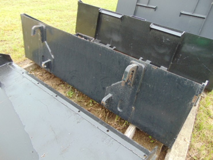 72"-low-profile-skid-steer-bucket--global-image-2