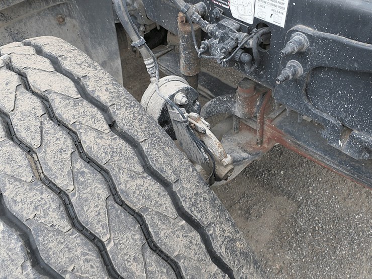 2017-mack-granite-gu713-image-52