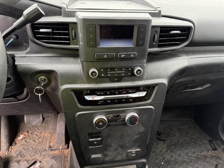 2020-ford-explorer-image-32