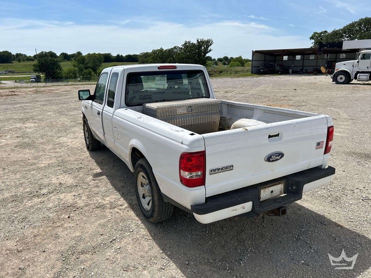 2011-ford-ranger-xlt-image-2