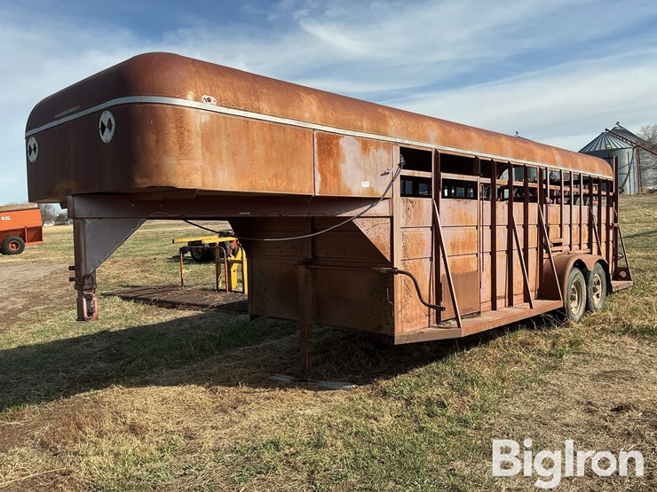 1986-s-&-s-t/a-livestock-trailer-image-1