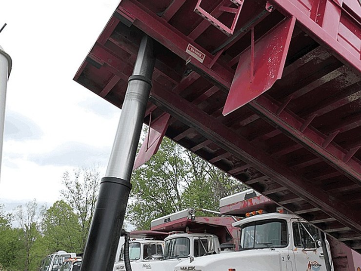 2017-mack-granite-gu713-image-39