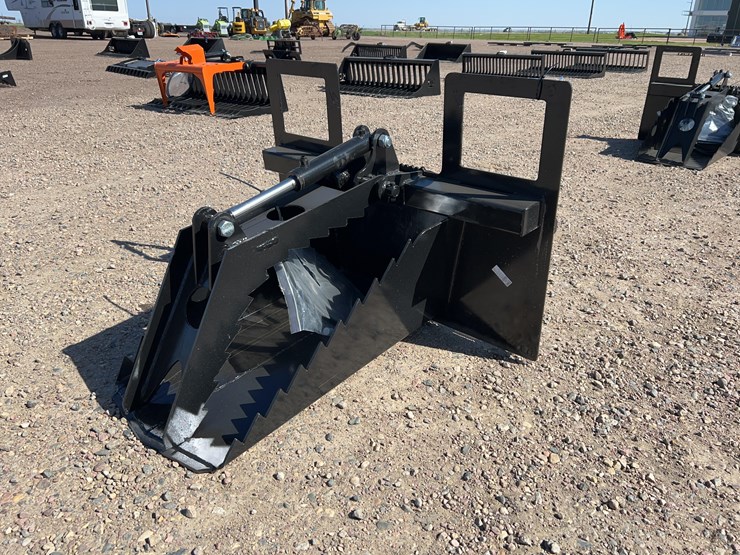 skid-steer-spade-grapple-image-1