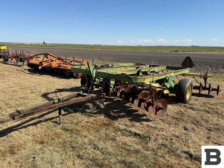 john-deere-310-image-1