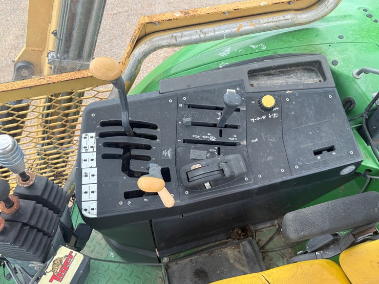 john-deere-6215-image-33