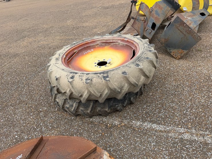 #9055-•-11.2-38-tractor-tires-&-wheels-(2)-image-3