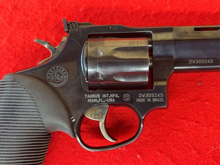 taurus-tracker-revolver-.22-lr-image-15