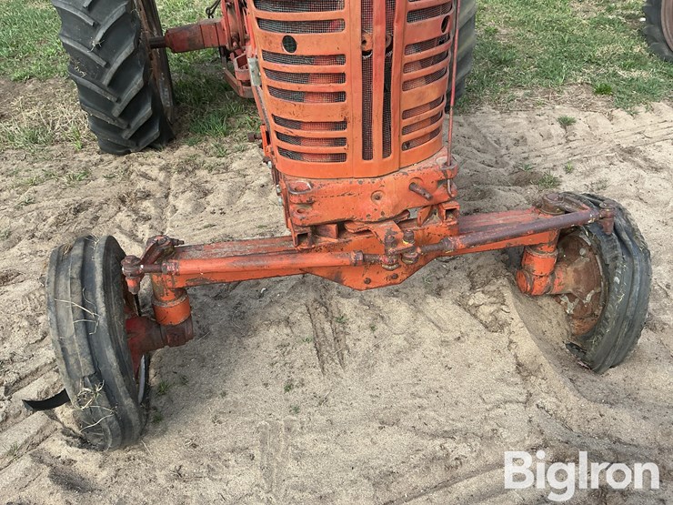 1955-farmall-400-2wd-tractor-image-11