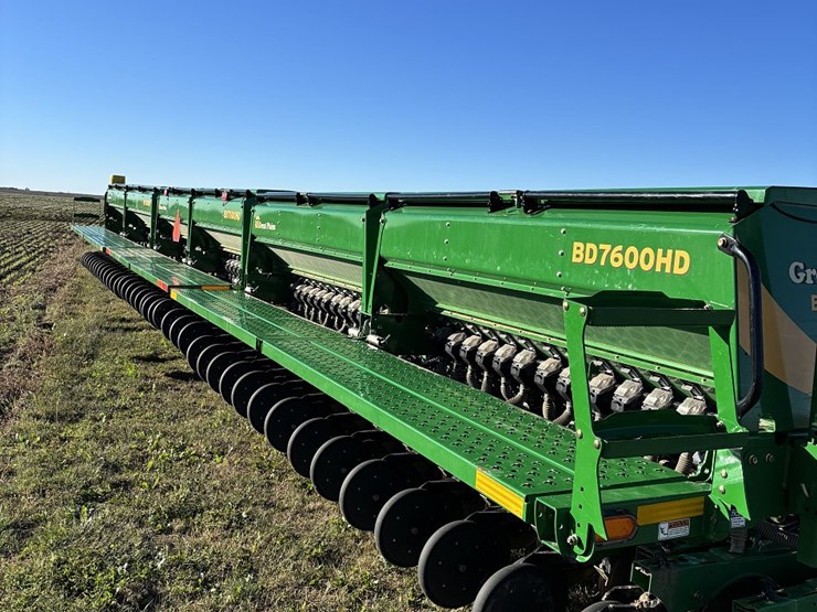 2022-great-plains-50'-bd7600hd-image-15