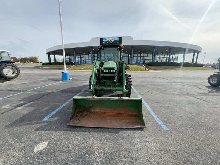 2011-john-deere-5095m-image-3