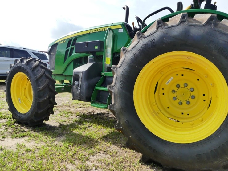 2023-john-deere-5105m-image-7