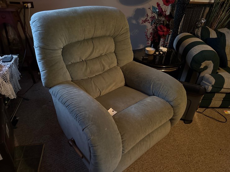 #98-•-la-z-boy-recliner-image-1