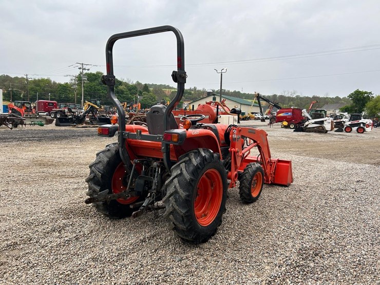 kubota-la724-image-4