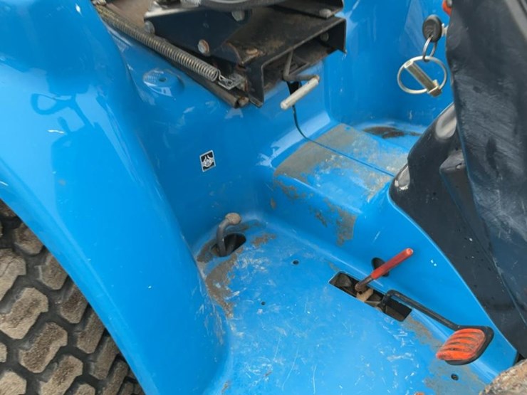 #2400-•-new-holland-tc25s-diesel-tractor-image-34
