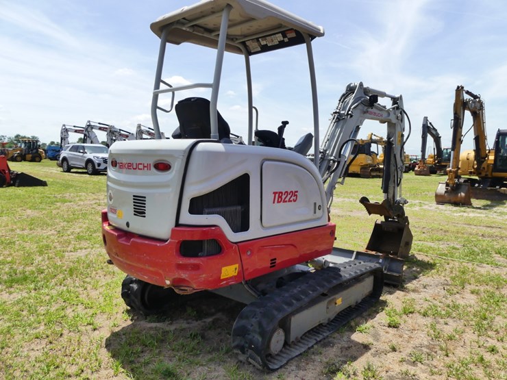 2020-takeuchi-tb225-image-3