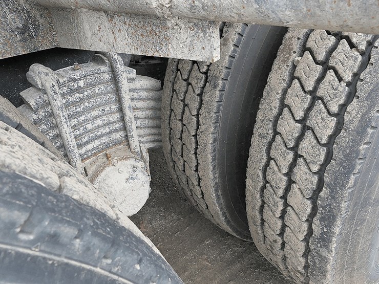 2017-mack-granite-gu713-image-16